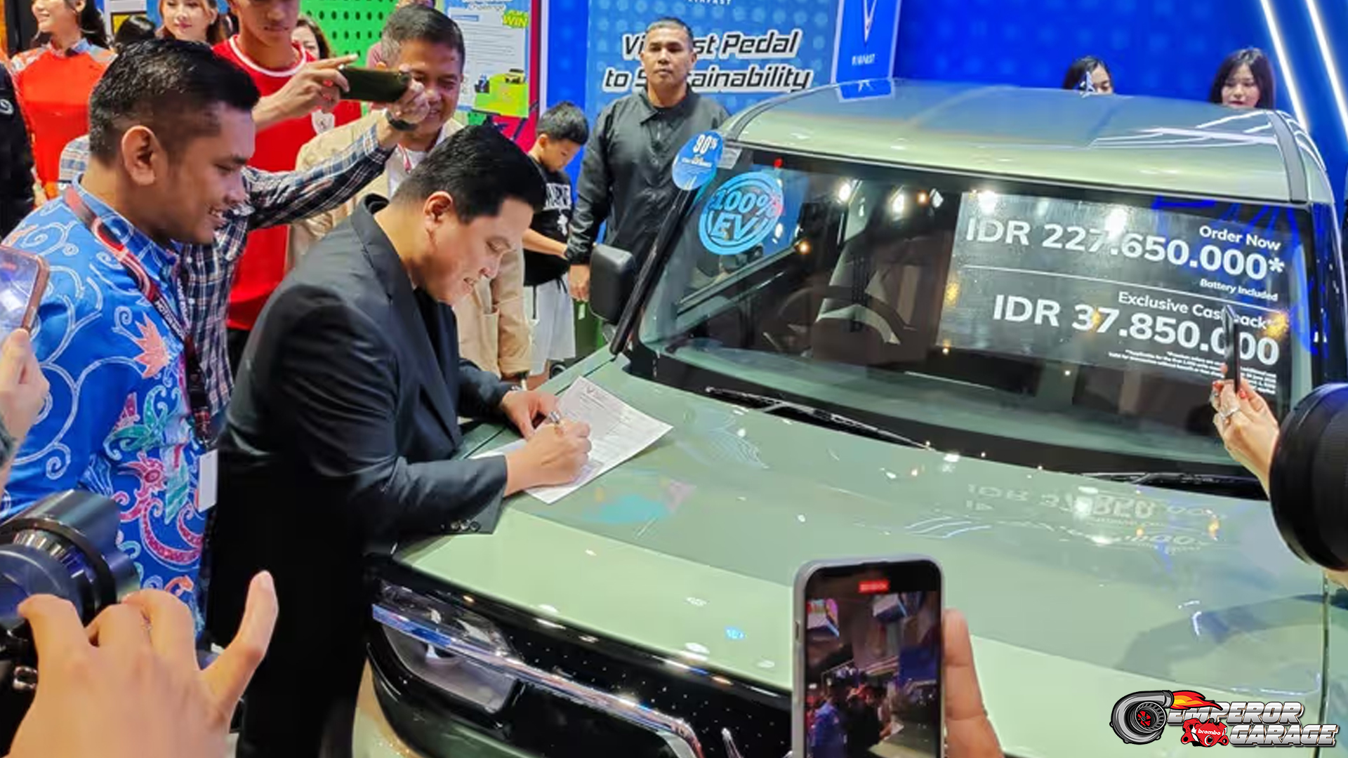 Erick Thohir Beli VinFast VF 3 Baru Warna Merah di IIMS 2025